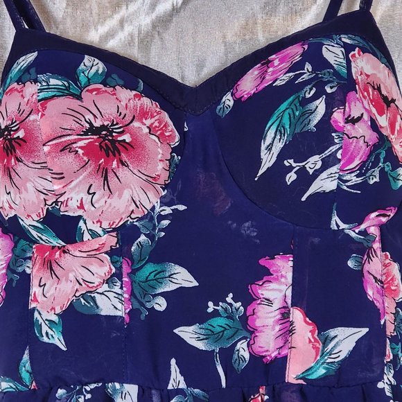 Pre-Loved Exhilaration Size Small Women's Floral Bustier Romper fully lined - Picture 2 of 13